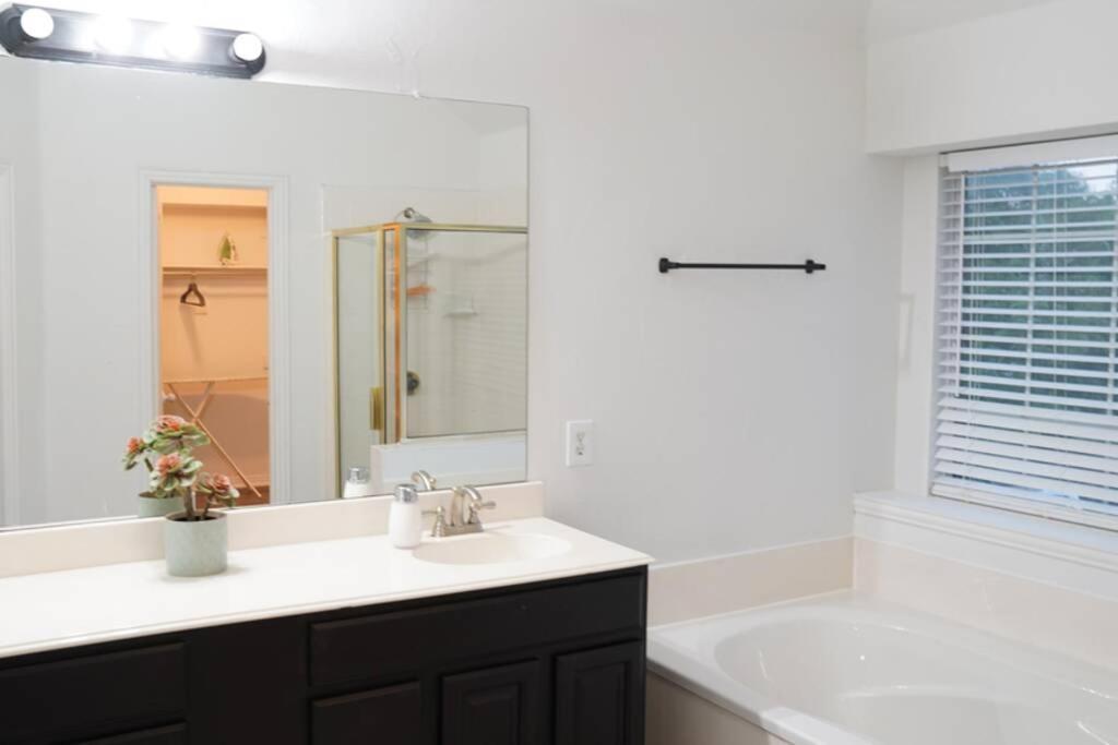 Villa Remodeled Luxury With Proximity Lewisville Exterior foto